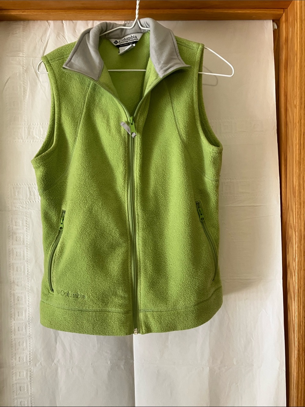 Columbia Women’s S Full Zip Lime Green Sleeveless Vest w/Zipper Hand Pockets